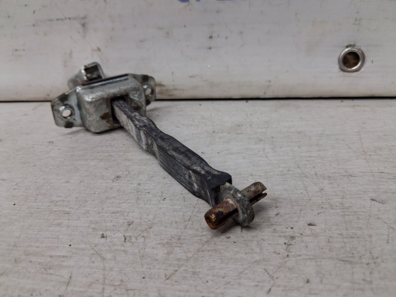 Ограничитель двери задний левый Suzuki SX4 1 1.6 бензин M16A