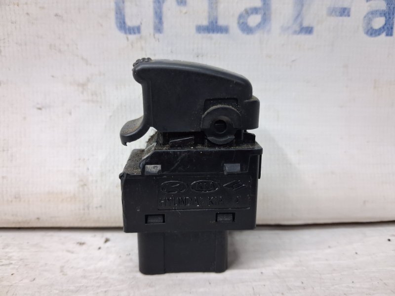 Кнопка стеклоподъемника Kia Sorento BL 2.5 diesel D4CB Кнопка стеклоподъемника Kia Sorento BL 2.5 diesel D4CB