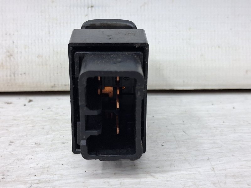 Кнопка стеклоподъемника Sorento 2002-2011 BL 2.5 diesel D4CB Кнопка стеклоподъемника Sorento 2002-2011 BL 2.5 diesel D4CB