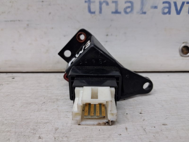 Кнопка аварийки Pajero Wagon 1999-2006 3 3.2 Дизель 4M41