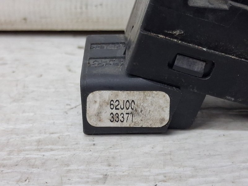 Кнопка стеклоподъемника Suzuki SX4 1 1.6 бензин M16A