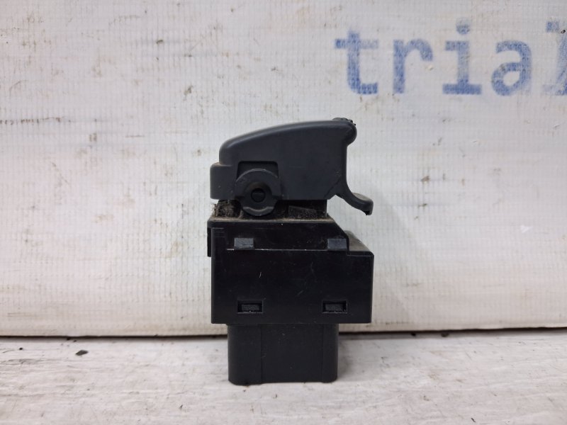 Запчасть кнопка стеклоподъемника Hyundai Tucson 2004-2009 JM 2.0 diesel D4EA 935802E050WK Б/У Кнопка стеклоподъемника Hyundai Tucson 2004-2009 JM 2.0 diesel D4EA 935802E050WK Б/У