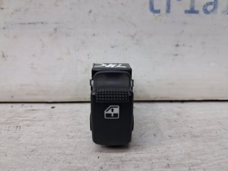 Кнопка стеклоподъемника Tucson 2004-2009 JM 2.0 diesel D4EA Кнопка стеклоподъемника Tucson 2004-2009 JM 2.0 diesel D4EA