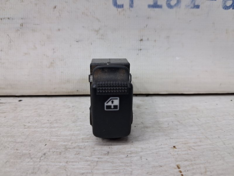 Запчасть кнопка стеклоподъемника Hyundai Tucson 2004-2009 JM 2.0 diesel D4EA 935802E050WK Б/У Кнопка стеклоподъемника Hyundai Tucson 2004-2009 JM 2.0 diesel D4EA 935802E050WK Б/У