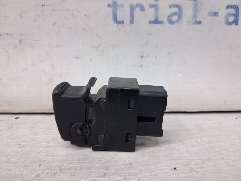 Кнопка стеклоподъемника Tucson 2004-2009 JM 2.0 diesel D4EA Кнопка стеклоподъемника Tucson 2004-2009 JM 2.0 diesel D4EA