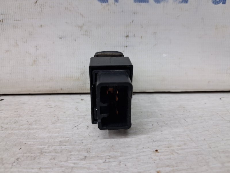 Кнопка стеклоподъемника Hyundai Tucson JM 2.0 diesel D4EA Кнопка стеклоподъемника Hyundai Tucson JM 2.0 diesel D4EA