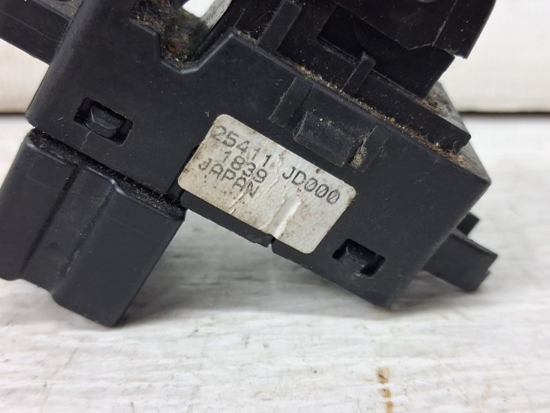 Кнопка стеклоподъемника Nissan Qashqai J10 2.0 Бензин MR20DE