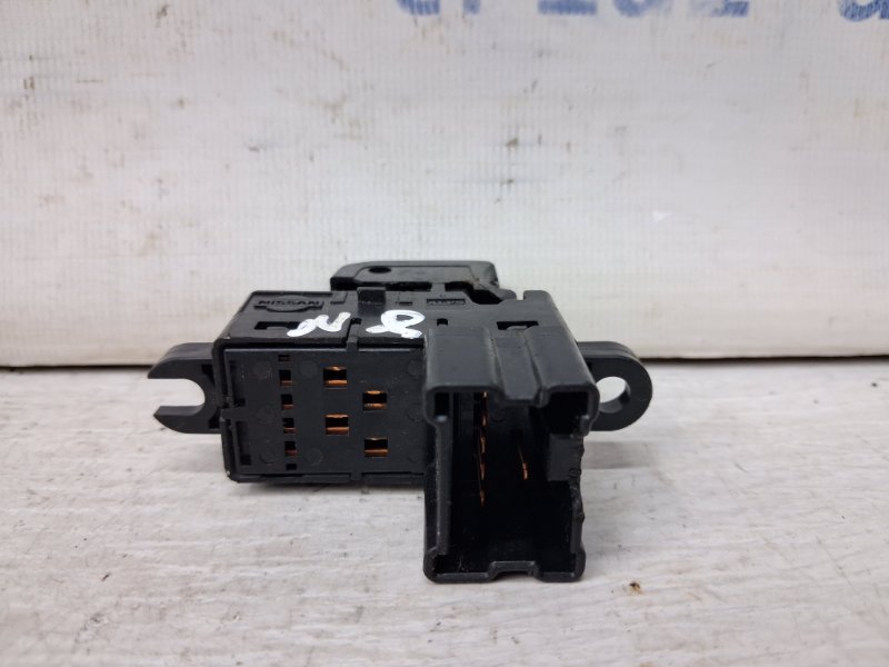 Кнопка стеклоподъемника Qashqai 2006-2013 J10 2.0 Бензин MR20DE Кнопка стеклоподъемника Qashqai 2006-2013 J10 2.0 Бензин MR20DE