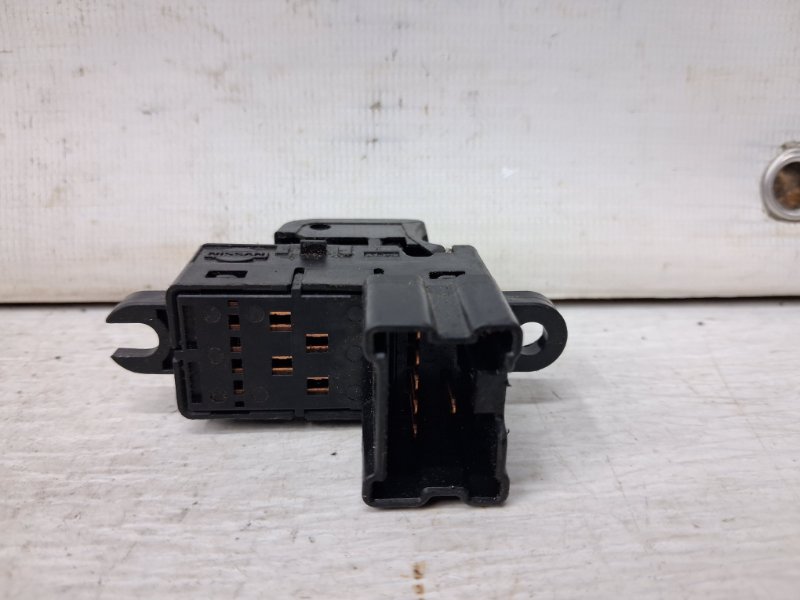 Кнопка стеклоподъемника Qashqai 2006-2013 J10 2.0 Бензин MR20DE Кнопка стеклоподъемника Qashqai 2006-2013 J10 2.0 Бензин MR20DE