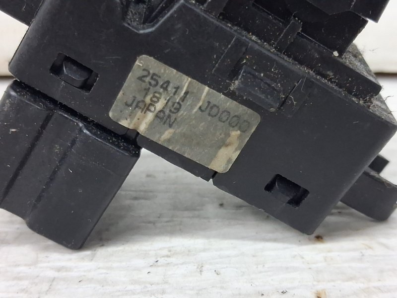 Кнопка стеклоподъемника Nissan Qashqai J10 2.0 Бензин MR20DE Кнопка стеклоподъемника Nissan Qashqai J10 2.0 Бензин MR20DE