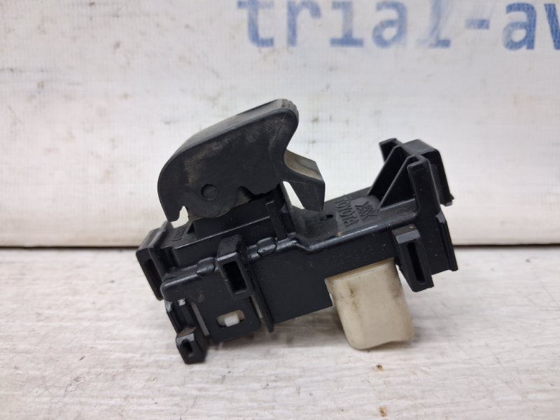 Кнопка стеклоподъемника Toyota RAV 4 A30 2.0 бензин 1AZFE