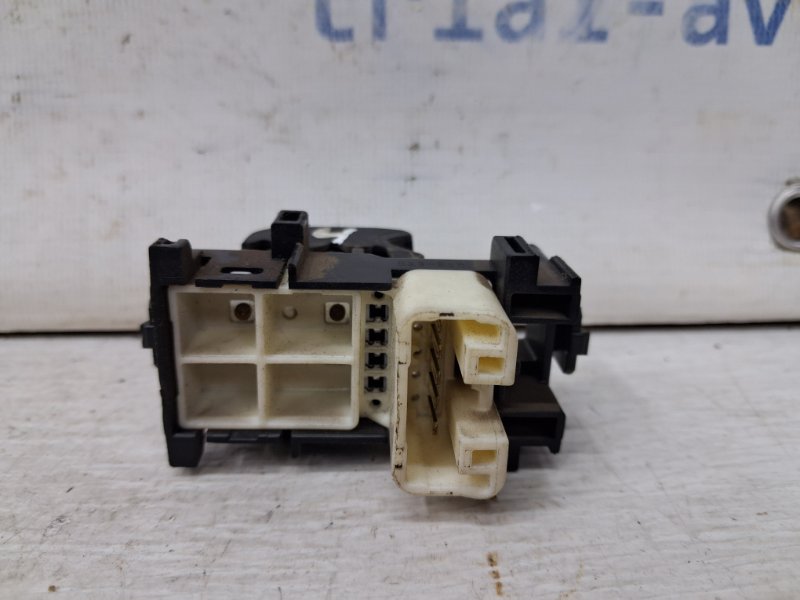 Кнопка стеклоподъемника Toyota RAV 4 A30 2.0 бензин 1AZFE