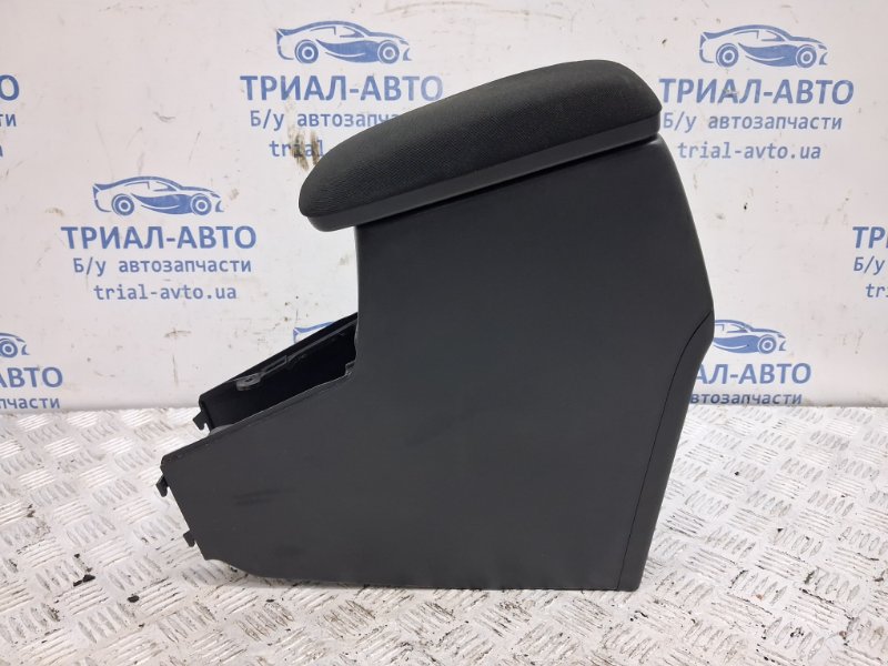 Подлокотник Toyota Auris 2006-2012 E150 1.6 бензин 1ZRFAE 5891002260B1 Б/У
