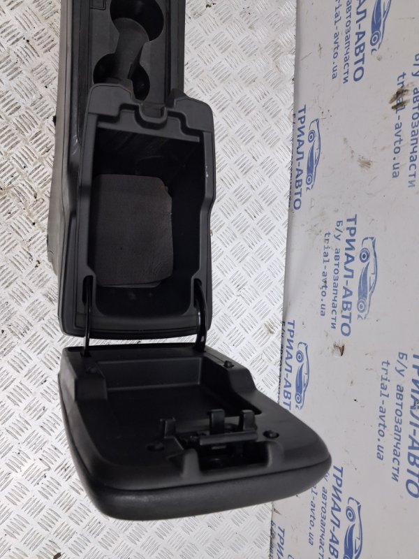 Подлокотник Chevrolet Captiva C140 2.2 diesel Z22D1