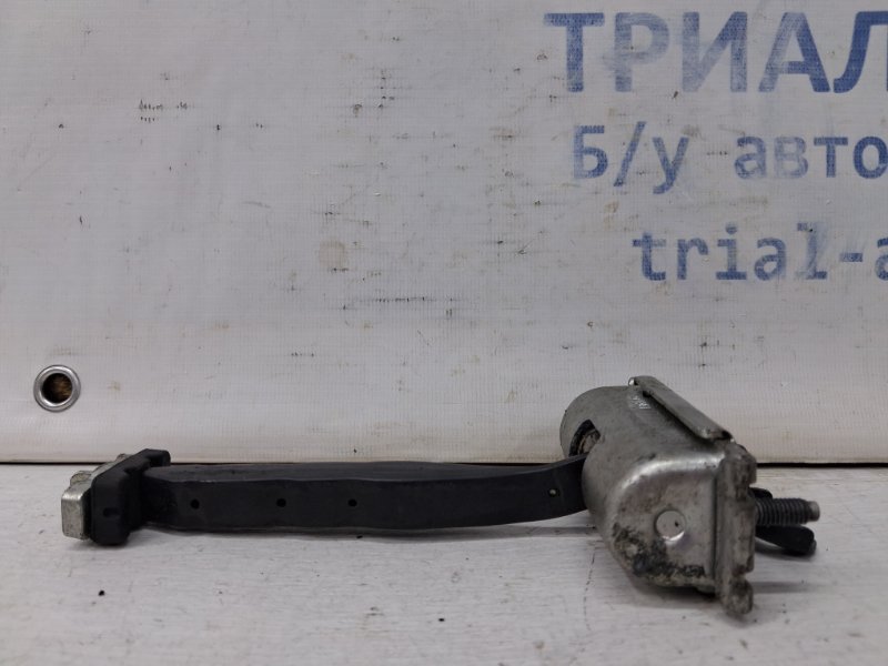 Запчасть ограничитель двери задний левый Ford Kuga 2011-2019 CBS 2.0 diesel 1641573 Б/У Ограничитель двери задний левый Ford Kuga 2011-2019 CBS 2.0 diesel 1641573 Б/У