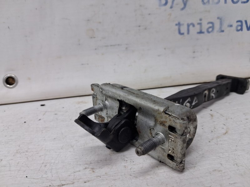 Ограничитель двери передний правый Kuga 2011-2019 CBS 2.0 diesel Ограничитель двери передний правый Kuga 2011-2019 CBS 2.0 diesel