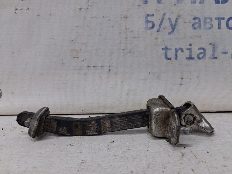 Запчасть ограничитель двери задний левый Subaru Forester 2012-2018 SJ 2.0 diesel EE20Z 62124FG003 Б/У Ограничитель двери задний левый Subaru Forester 2012-2018 SJ 2.0 diesel EE20Z 62124FG003 Б/У