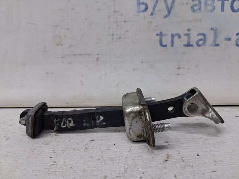 Запчасть ограничитель двери передний правый Subaru Forester 2012-2018 SJ 2.0 diesel EE20Z 61124SG002 Б/У Ограничитель двери передний правый Subaru Forester 2012-2018 SJ 2.0 diesel EE20Z 61124SG002 Б/У