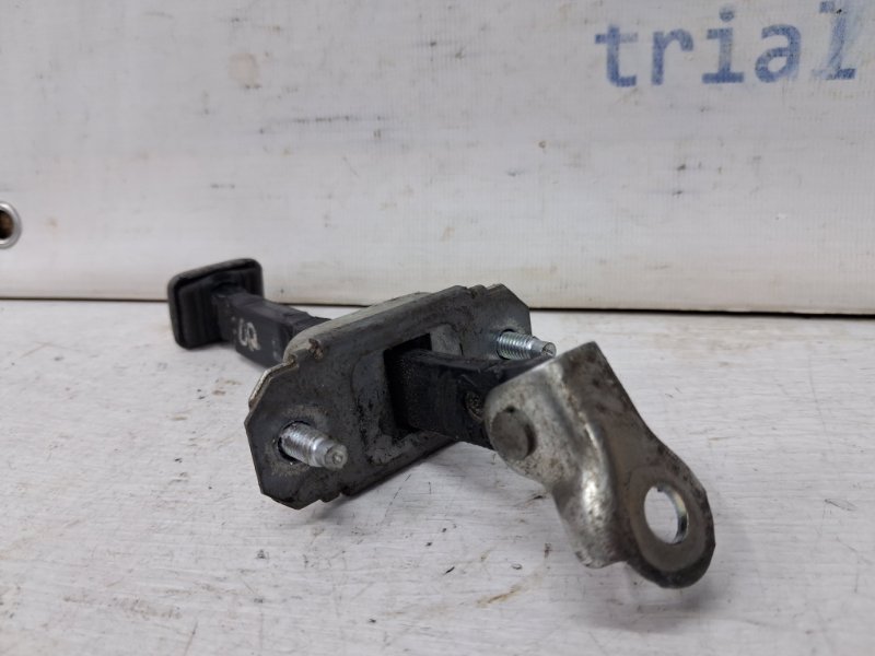 Ограничитель двери передний правый Forester 2012-2018 SJ 2.0 diesel EE20Z Ограничитель двери передний правый Forester 2012-2018 SJ 2.0 diesel EE20Z