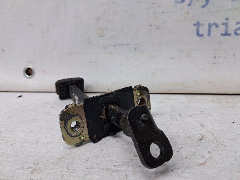 Ограничитель двери задний левый Sorento 2002-2011 BL 2.5 diesel D4CB Ограничитель двери задний левый Sorento 2002-2011 BL 2.5 diesel D4CB