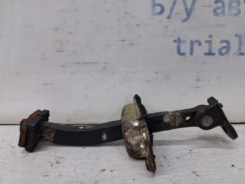 Ограничитель двери задний правый Kia Sorento 2002-2011 BL 2.5 diesel D4CB 794903E001 Б/У