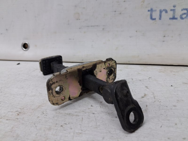 Ограничитель двери передний левый Sorento 2002-2011 BL 2.5 diesel D4CB Ограничитель двери передний левый Sorento 2002-2011 BL 2.5 diesel D4CB