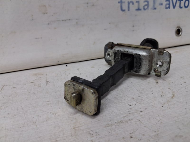 Ограничитель двери передний левый Kia Sorento BL 2.5 diesel D4CB Ограничитель двери передний левый Kia Sorento BL 2.5 diesel D4CB