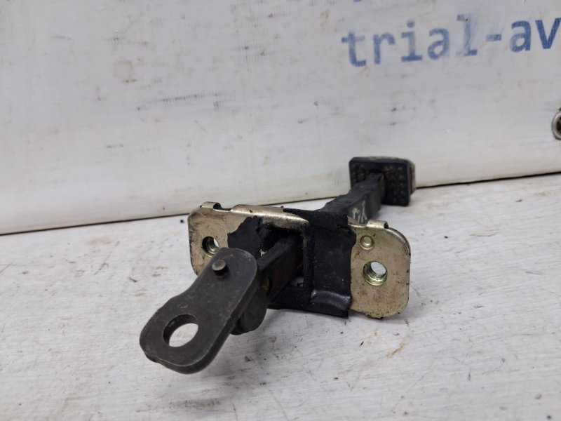 Ограничитель двери передний правый Sorento 2002-2011 BL 2.5 diesel D4CB Ограничитель двери передний правый Sorento 2002-2011 BL 2.5 diesel D4CB