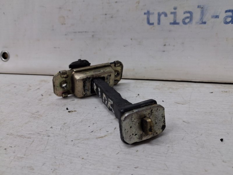 Ограничитель двери передний правый Kia Sorento BL 2.5 diesel D4CB Ограничитель двери передний правый Kia Sorento BL 2.5 diesel D4CB