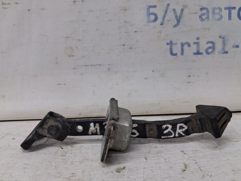 Ограничитель двери задний правый Mazda 3 2003-2009 BK 1.6 бензин Z6 BHN958270A Б/У