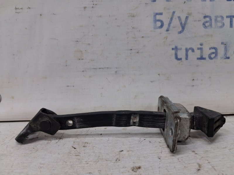 Ограничитель двери передний правый Mazda 3 2003-2009 BK 1.6 бензин Z6 BHN972270 Б/У