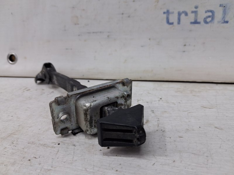 Ограничитель двери передний правый 3 2003-2009 BK 1.6 бензин Z6