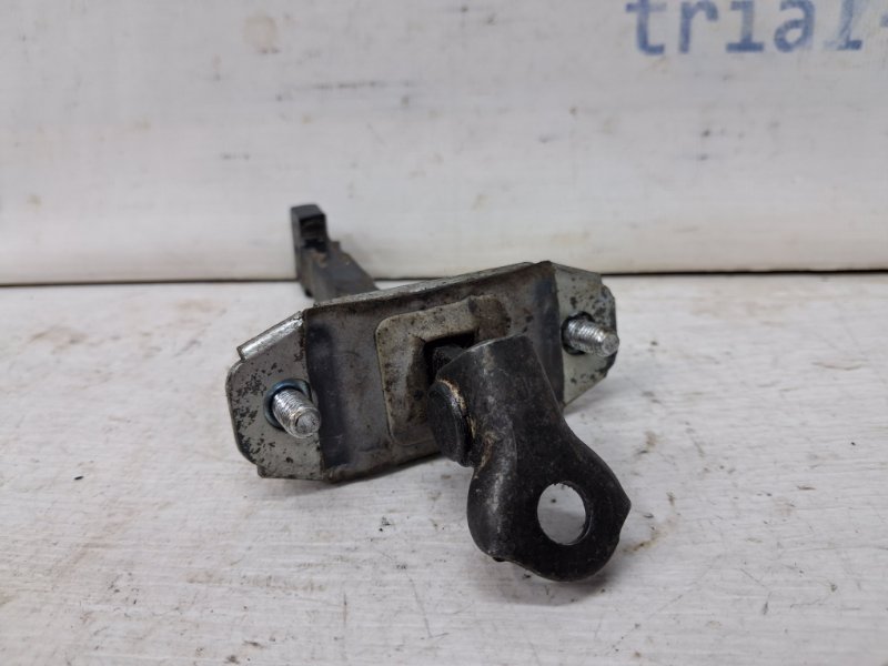 Ограничитель двери задний левый Sportage 2010-2016 SL 1.7 diesel D4FD Ограничитель двери задний левый Sportage 2010-2016 SL 1.7 diesel D4FD