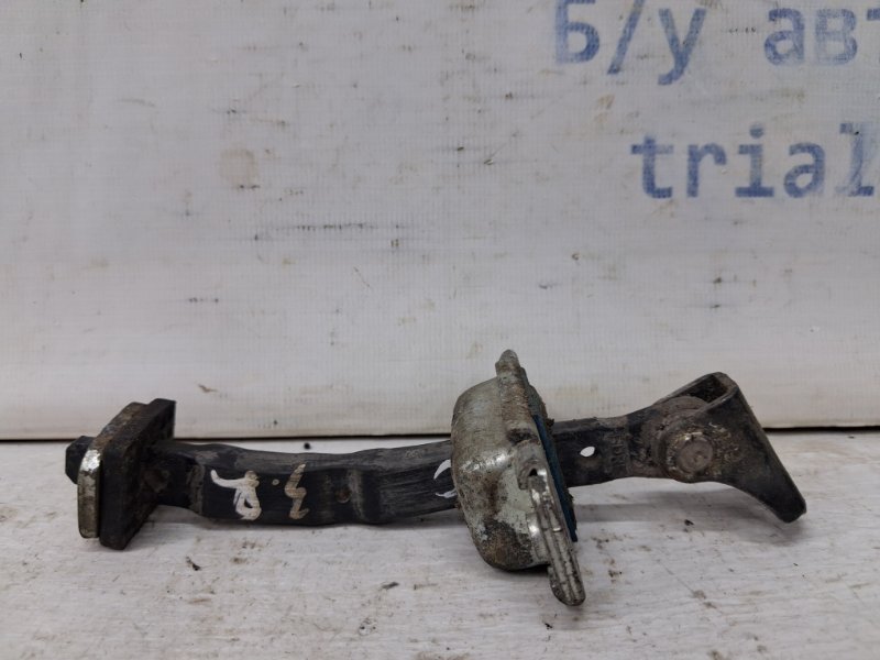 Запчасть ограничитель двери задний правый Hyundai I30 2007-2012 FD 1.6 diesel D4FB 79490-2L000 Б/У Ограничитель двери задний правый Hyundai I30 2007-2012 FD 1.6 diesel D4FB 79490-2L000 Б/У