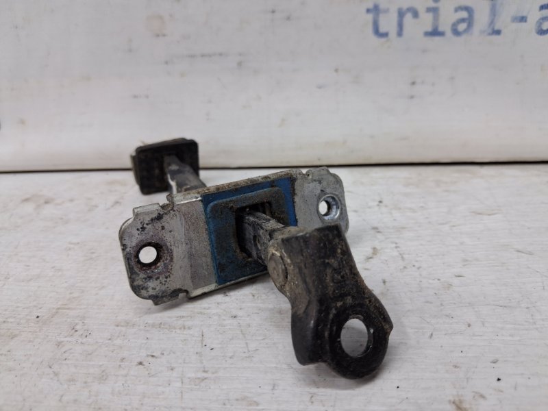 Ограничитель двери задний правый I30 2007-2012 FD 1.6 diesel D4FB Ограничитель двери задний правый I30 2007-2012 FD 1.6 diesel D4FB