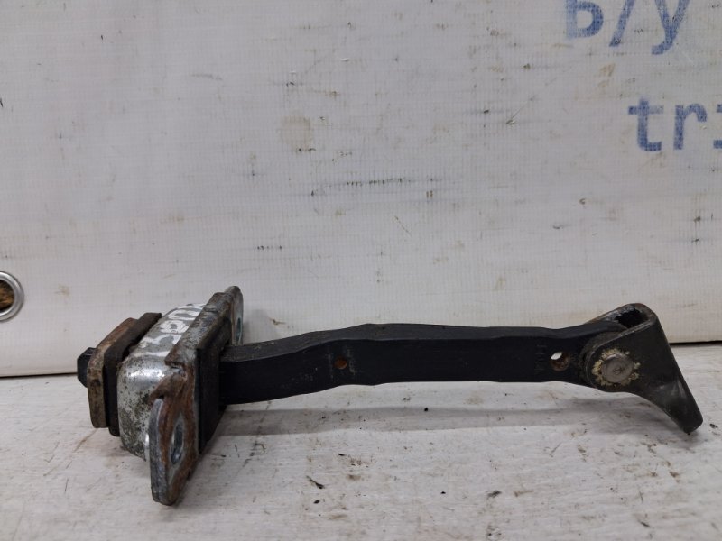 Запчасть ограничитель двери передний правый Hyundai I30 2007-2012 FD 1.6 diesel D4FB 79390-2L000 Б/У Ограничитель двери передний правый Hyundai I30 2007-2012 FD 1.6 diesel D4FB 79390-2L000 Б/У