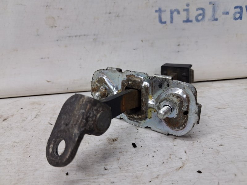 Ограничитель двери задний левый Rexton 2006-2012 Y250 2.7 D27DT