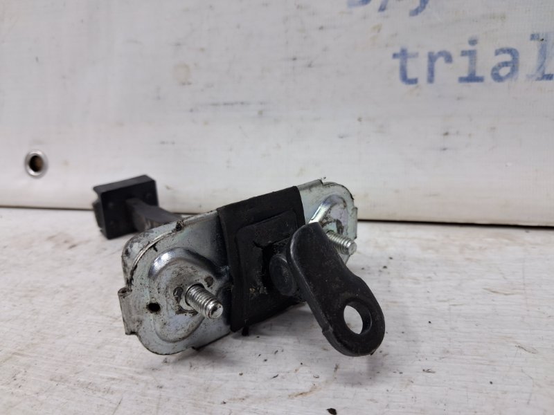 Ограничитель двери задний правый Rexton 2006-2012 Y250 2.7 D27DT