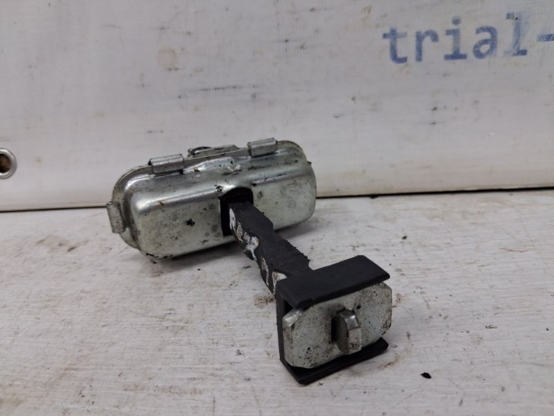 Ограничитель двери передний правый SsangYong Rexton Y250 2.7 D27DT