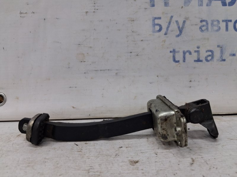 Ограничитель двери задний правый Chevrolet Captiva 2006-2018 C100 2.4 бензин Z24SED 96624001 Б/У