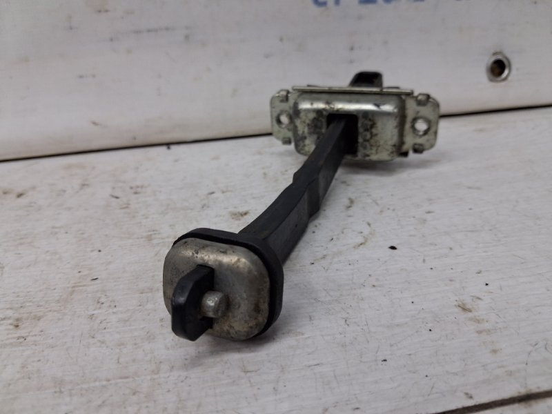 Ограничитель двери задний правый Chevrolet Captiva C100 2.4 бензин Z24SED