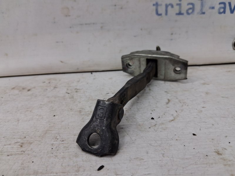 Ограничитель двери задний правый RAV 4 2005-2016 A30 2.0 бензин 1AZFE