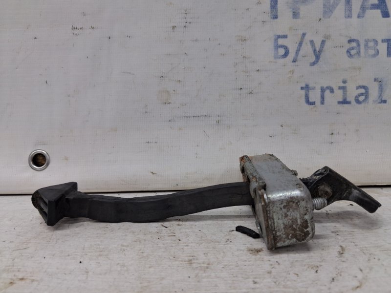 Ограничитель двери передний левый Mazda CX 7 2006-2012 ER 2.3 бензин 	L3VDT EG2158270H Б/У