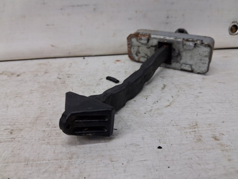 Ограничитель двери передний левый Mazda CX 7 ER 2.3 бензин 	L3VDT