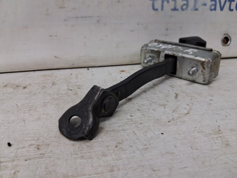 Ограничитель двери передний правый Mazda CX 7 ER 2.3 бензин 	L3VDT