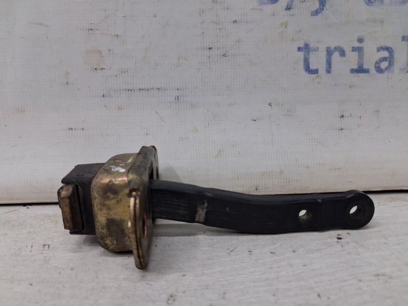 Ограничитель двери задний левый Mitsubishi Pajero Sport 1996-2008 K9 3.0 бензин 6G72 MR503536 Б/У