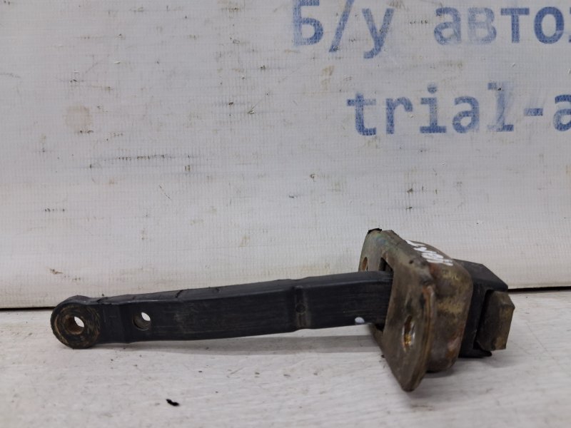 Ограничитель двери задний правый Mitsubishi Pajero Sport 1996-2008 K9 3.0 бензин 6G72 MR503536 Б/У