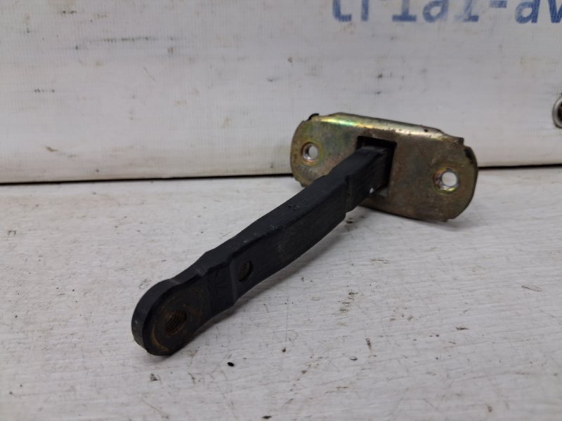 Ограничитель двери задний правый Mitsubishi Pajero Sport K9 3.0 бензин 6G72