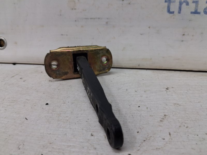 Ограничитель двери передний левый Mitsubishi Pajero Sport K9 3.0 бензин 6G72