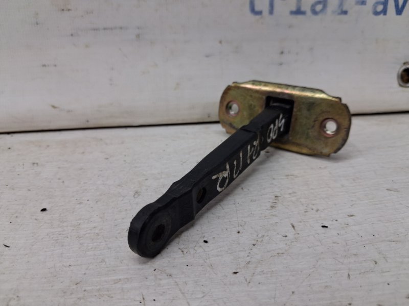 Ограничитель двери передний правый Mitsubishi Pajero Sport K9 3.0 бензин 6G72